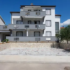  Apartment Lacic